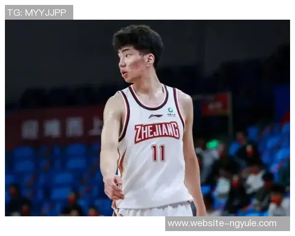 余嘉豪的成长之路:从青涩少年到篮球场上的耀眼明星 余嘉豪的成长之路:从青涩少年到篮球场上的耀眼明星